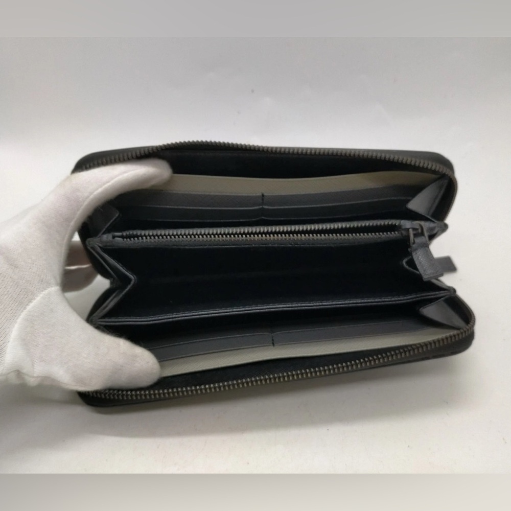 Prada Long Wallet Black Leather With Gray and White bi color inside authentic - Picture 4 of 11